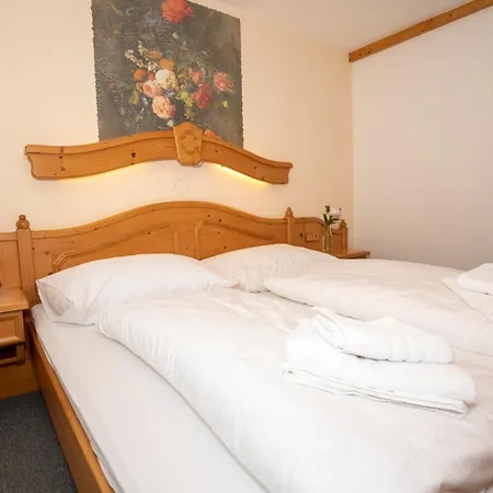 Alpen Arnika & Restaurant 3*