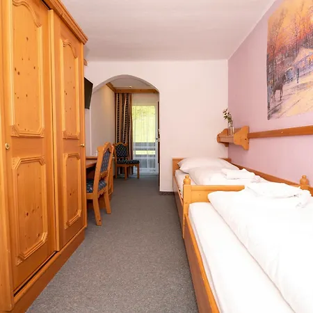 Alpen Arnika & Restaurant 3*