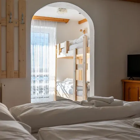 Alpen Arnika & Restaurant Szálloda 3*